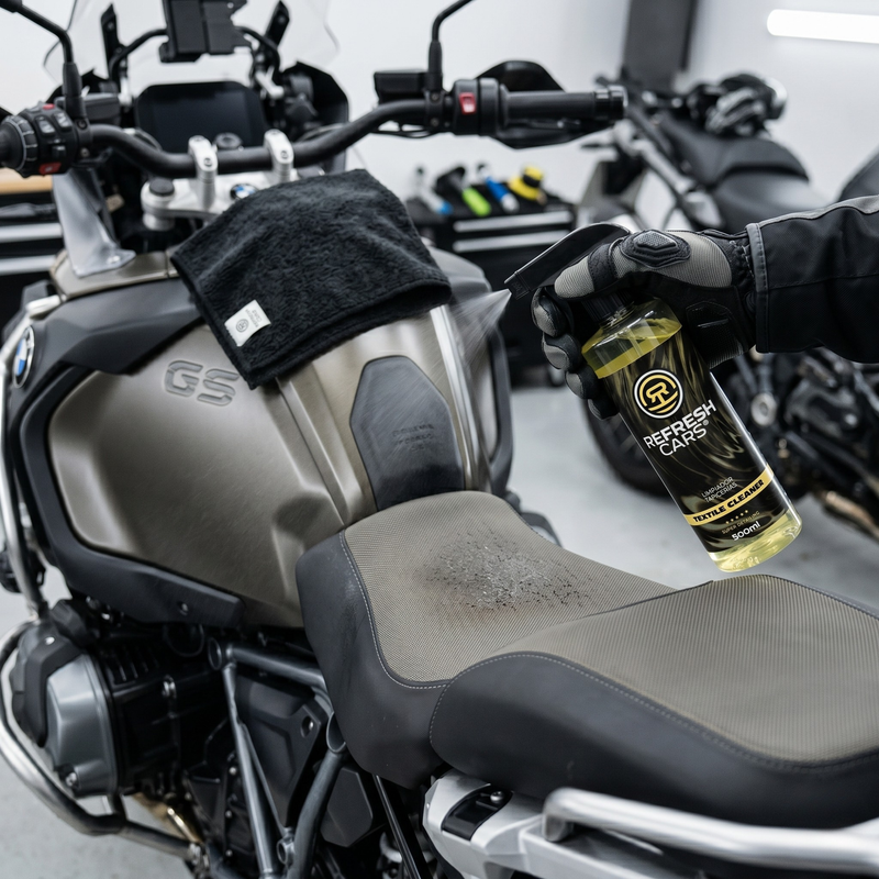 Tapicería del coche limpia y sin cercos tras usar el limpiador textil Refresh Cars